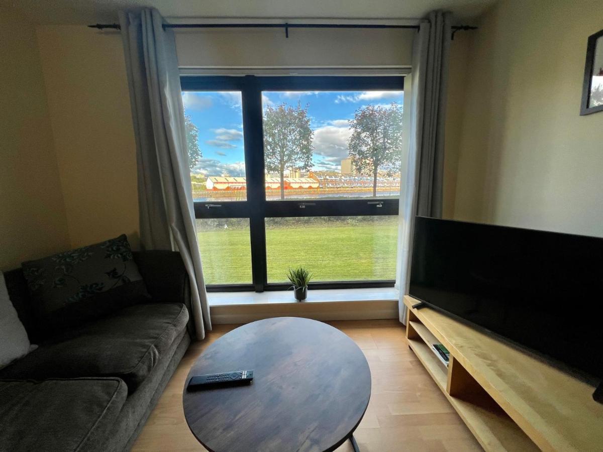 2 Bedroom - River Clyde Home - Parking 格拉斯哥 外观 照片